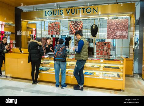 Louis Vuitton main store Paris